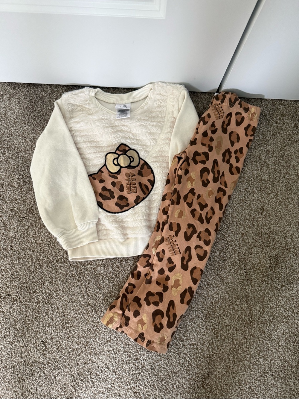 leopard hello kitty set